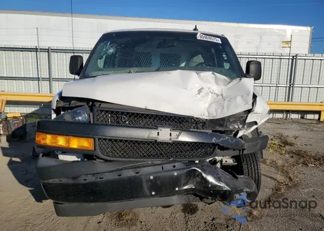 2021 Chevrolet Express G2500 из США, поврежденный, VIN 1GCWGAFP4M1313097